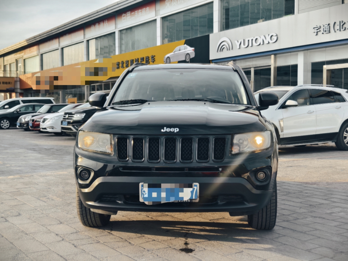 Jeep 指南者  2013款 2.0L 兩驅(qū)炫黑豪華版圖片