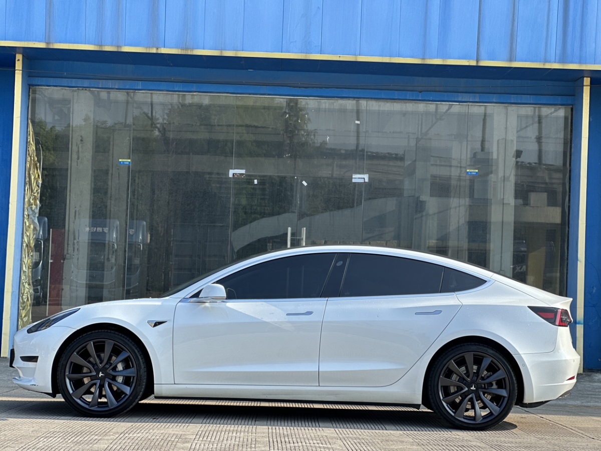 特斯拉 Model 3  2019款 標準續(xù)航后驅(qū)升級版圖片