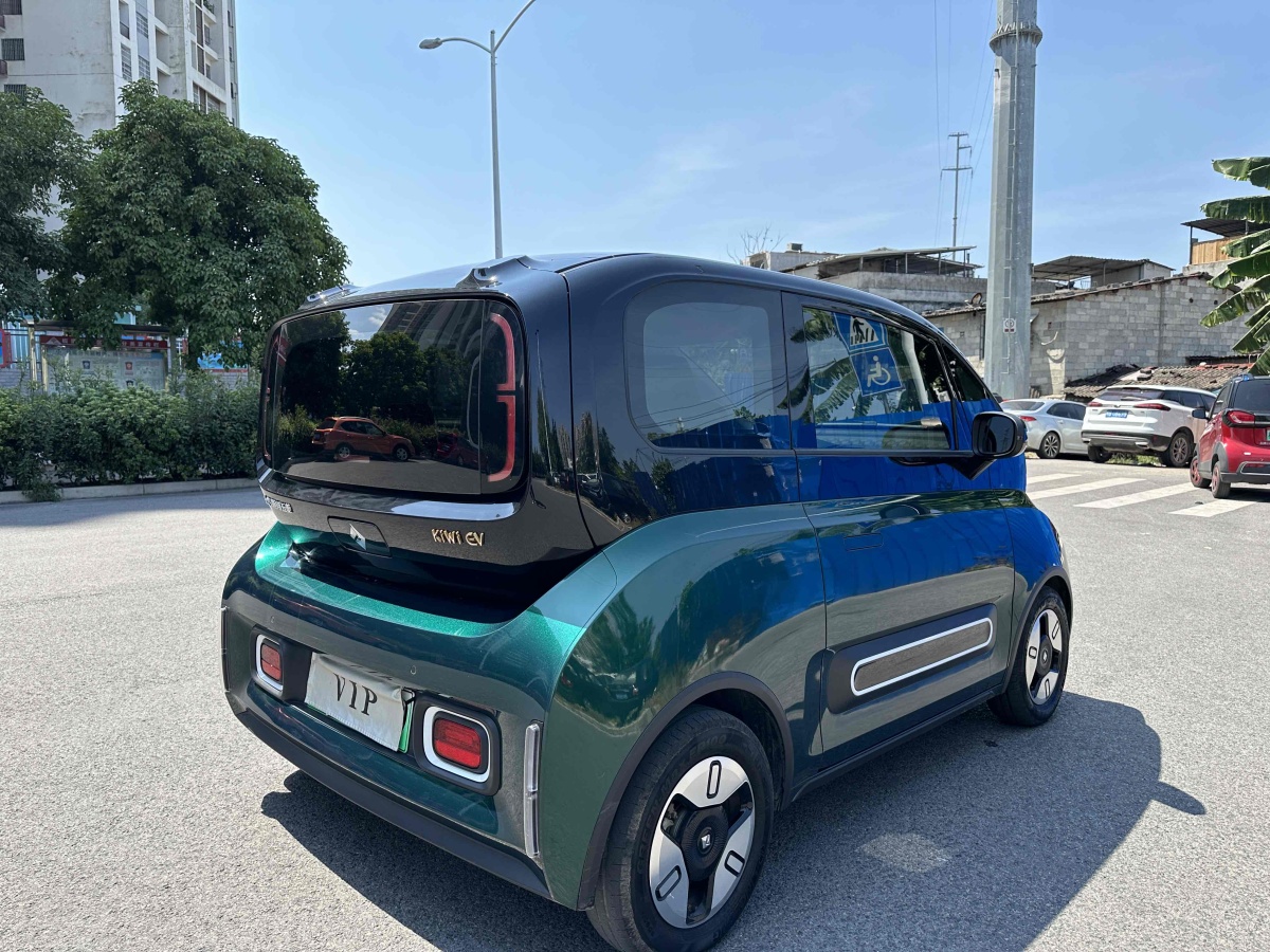 2022年6月寶駿 寶駿KiWi EV  2022款 藝術家輕享版 三元鋰