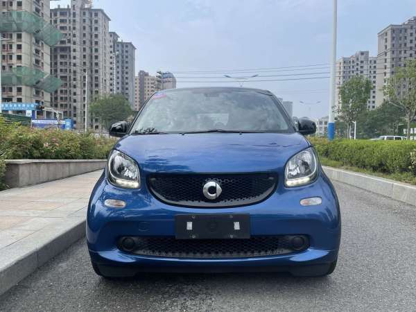 smart fortwo  2018款 0.9T 66千瓦硬顶先锋版