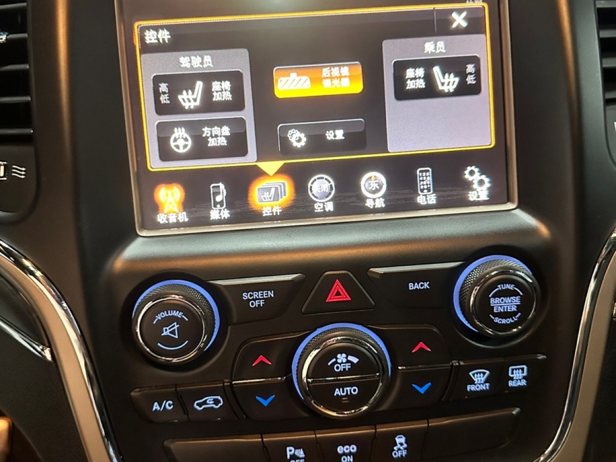 2015年02月Jeep 大切諾基  2014款 3.0L 舒享導(dǎo)航版