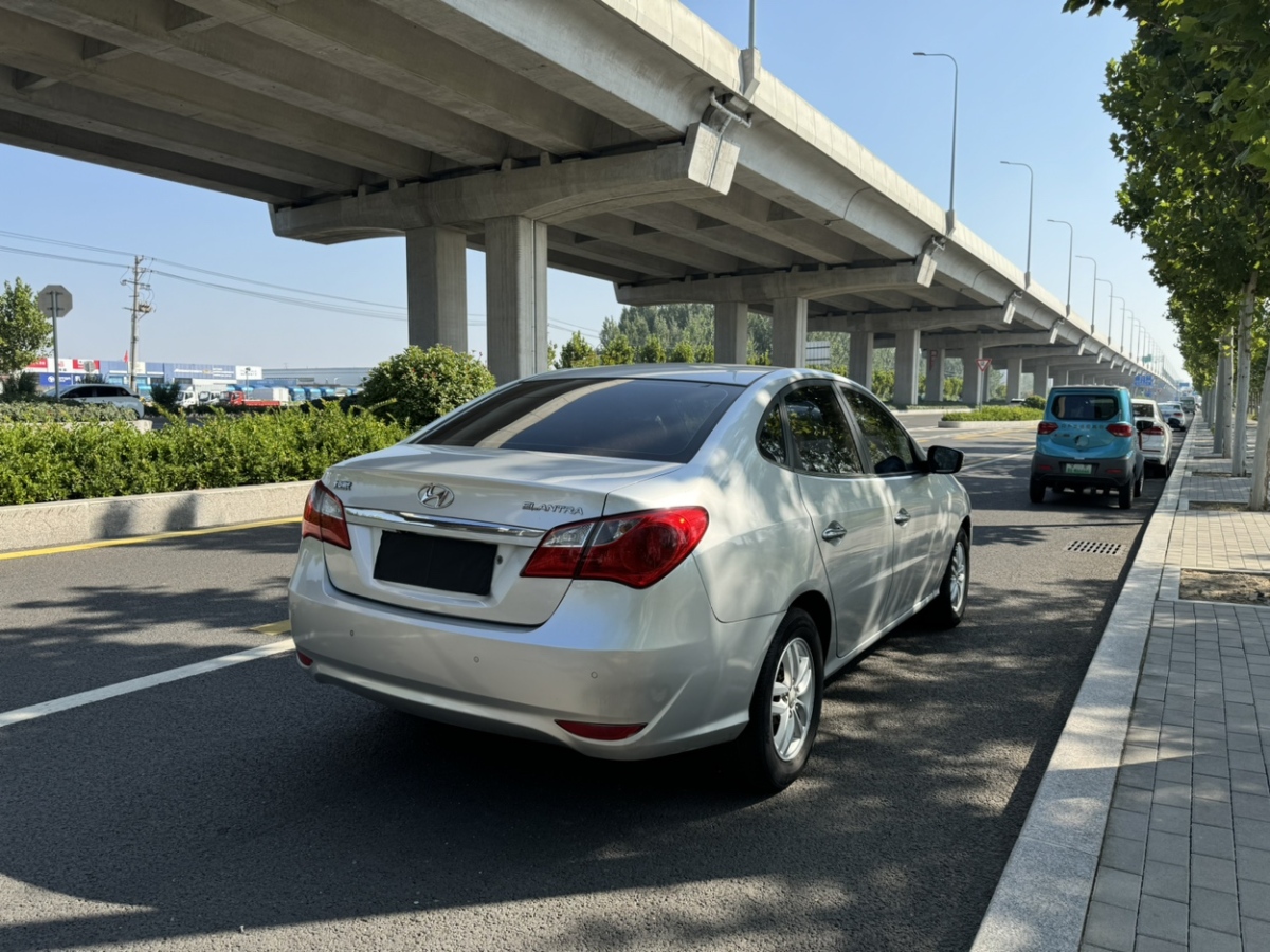 現(xiàn)代 悅動  2011款 1.6L 手動頂級型圖片