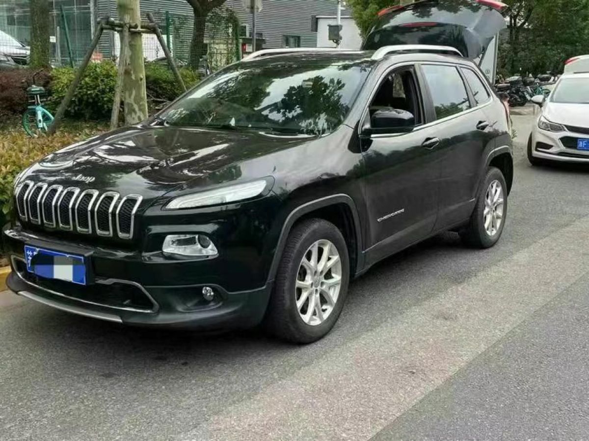 Jeep 自由光  2017款 2.0L 優(yōu)越版圖片