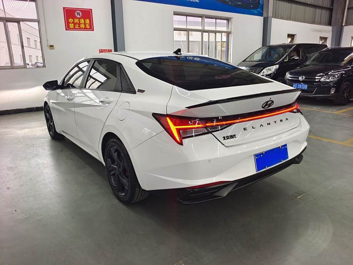 現(xiàn)代 伊蘭特  2022款 1.5L CVT 20周年紀念款圖片