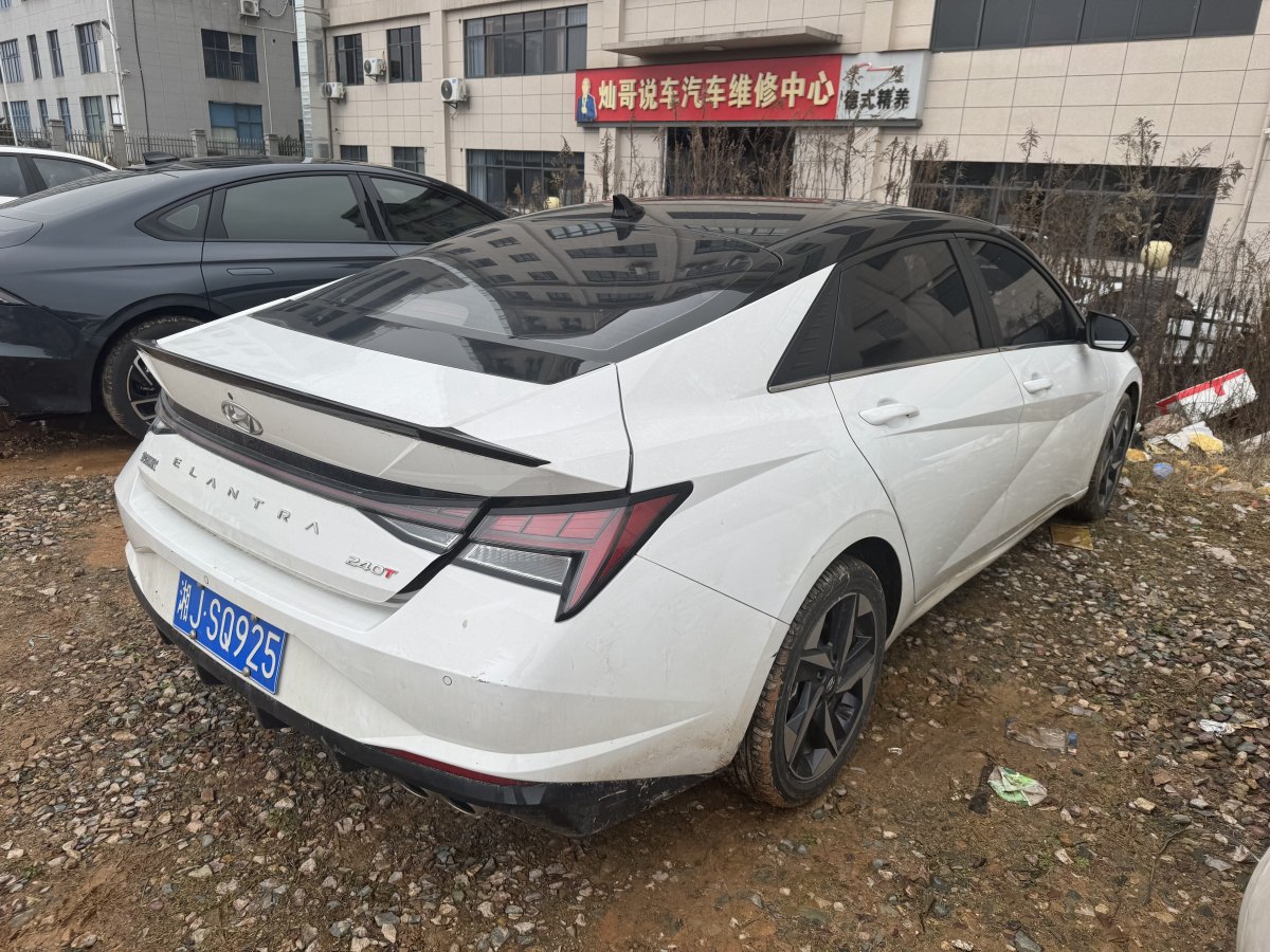 現(xiàn)代 伊蘭特  2022款 240TGDi DCT LUX尊貴版圖片