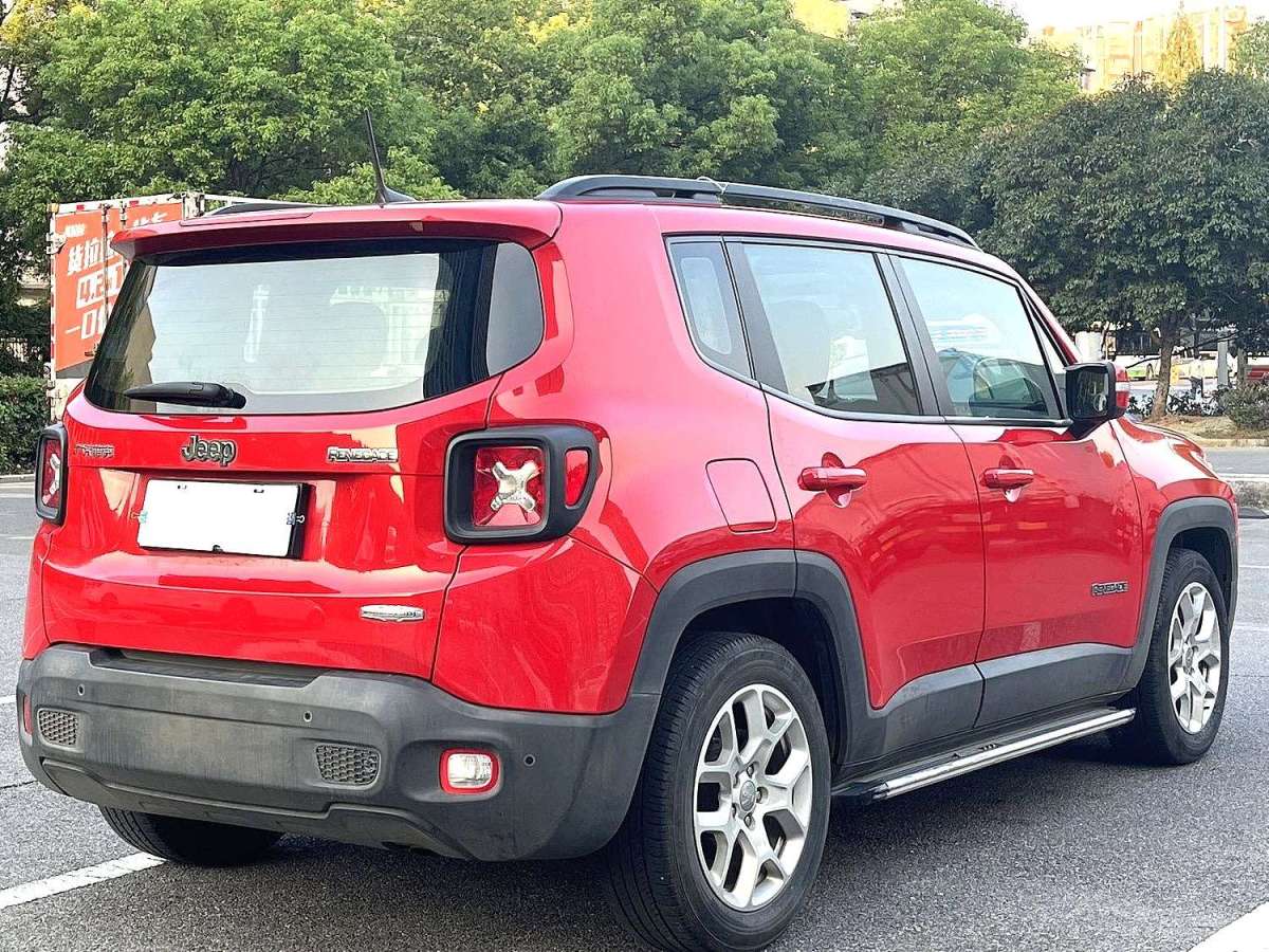 Jeep 自由俠  2018款 互聯(lián)大屏版 180T 自動(dòng)勁能版圖片