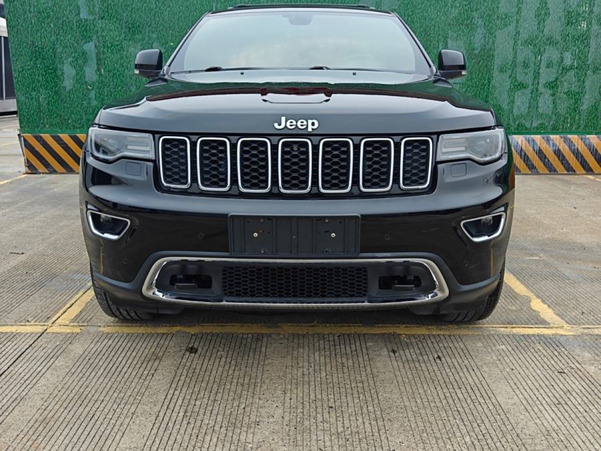 Jeep 大切諾基  2020款 3.0L 專業(yè)導(dǎo)航版圖片