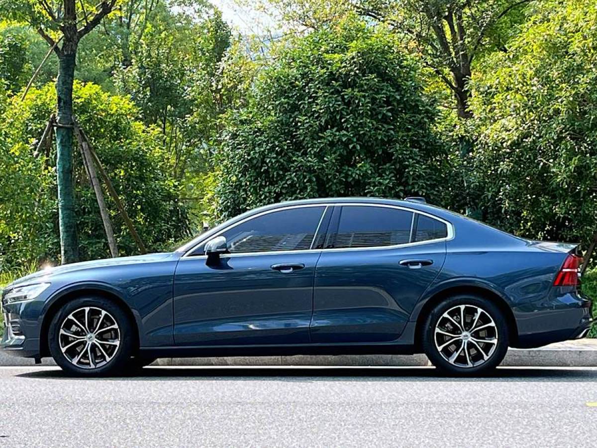 2021年6月沃爾沃 S60L  2021款 T4 智逸豪華版