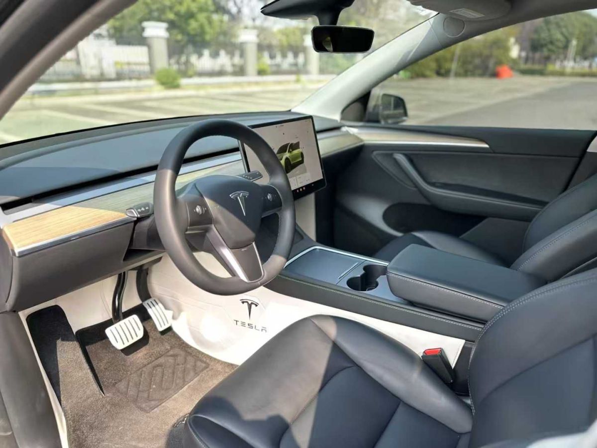 特斯拉 Model S  2023款 三電機(jī)全輪驅(qū)動(dòng) Plaid版圖片