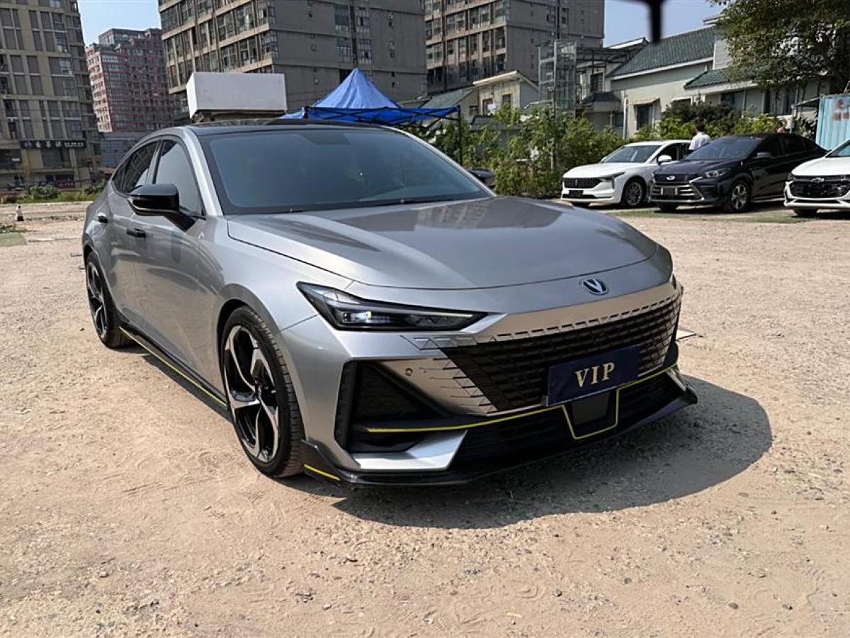 長安 長安UNI-V  2022款 1.5T 運(yùn)動版圖片