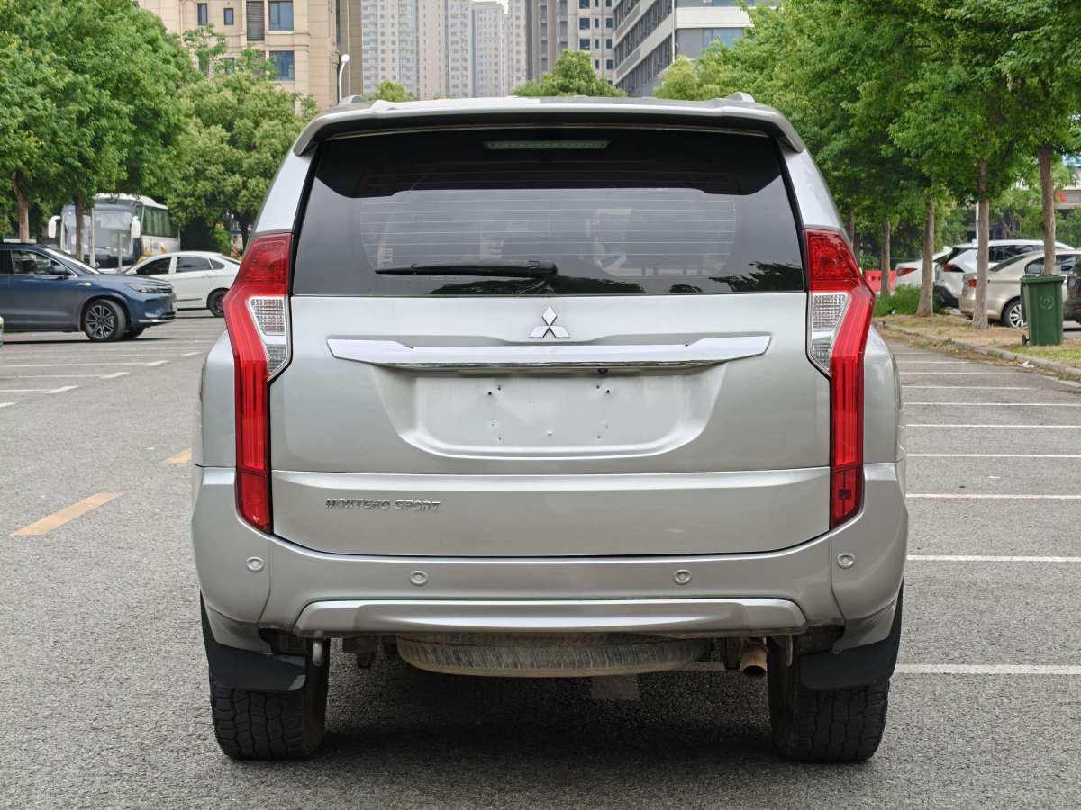 三菱 帕杰羅?勁暢  2019款 3.0L 標(biāo)準(zhǔn)型圖片