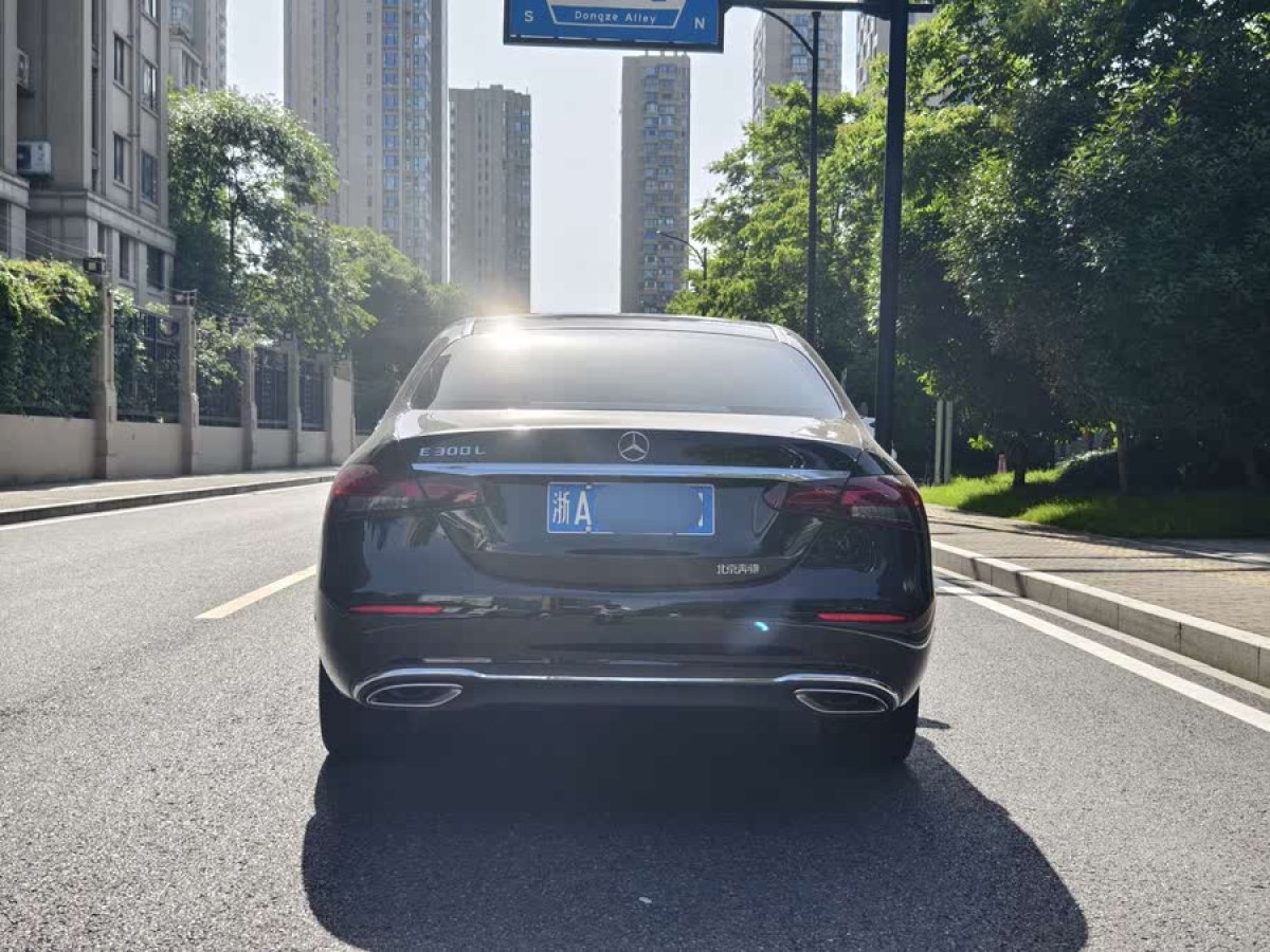 奔馳 奔馳E級(jí)  2023款 改款 E 300 L 豪華型圖片