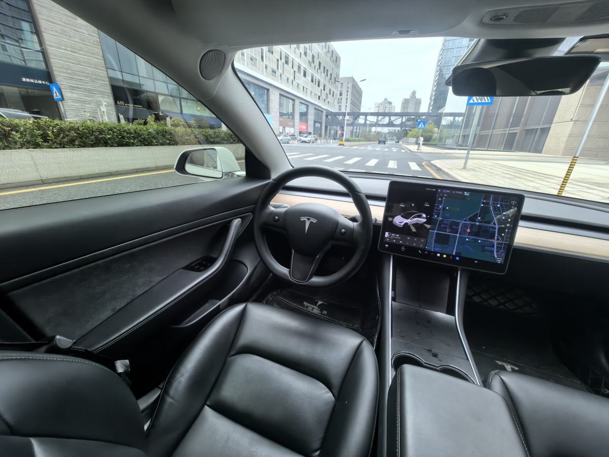 特斯拉 Model 3  2019款 標(biāo)準(zhǔn)續(xù)航后驅(qū)升級版圖片