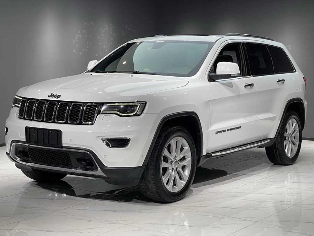 Jeep 大切諾基  2017款 3.0L 舒享導(dǎo)航版圖片