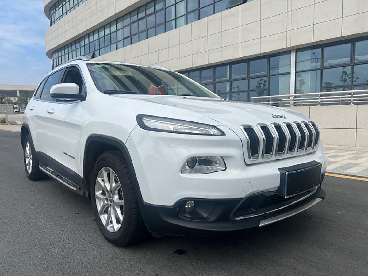 Jeep 自由光  2017款 2.0L 優(yōu)越版圖片