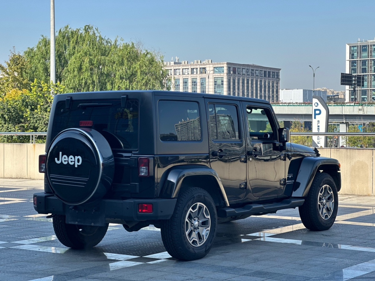 Jeep 牧馬人  2015款 3.0L Sahara 四門舒享版圖片