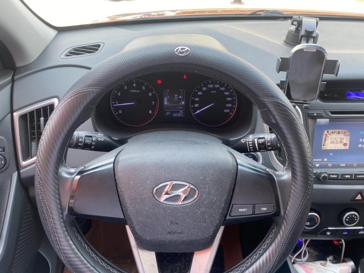 現(xiàn)代 ix25  2015款 1.6L 自動兩驅智能型GLS圖片