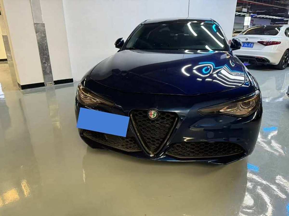 阿尔法·罗密欧 Giulia  2017款 2.0T 200HP 豪华版图片