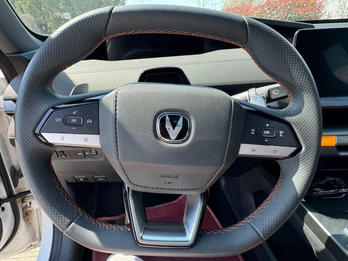 長(zhǎng)安 長(zhǎng)安UNI-V  2024款 1.5T 尊貴運(yùn)動(dòng)型圖片