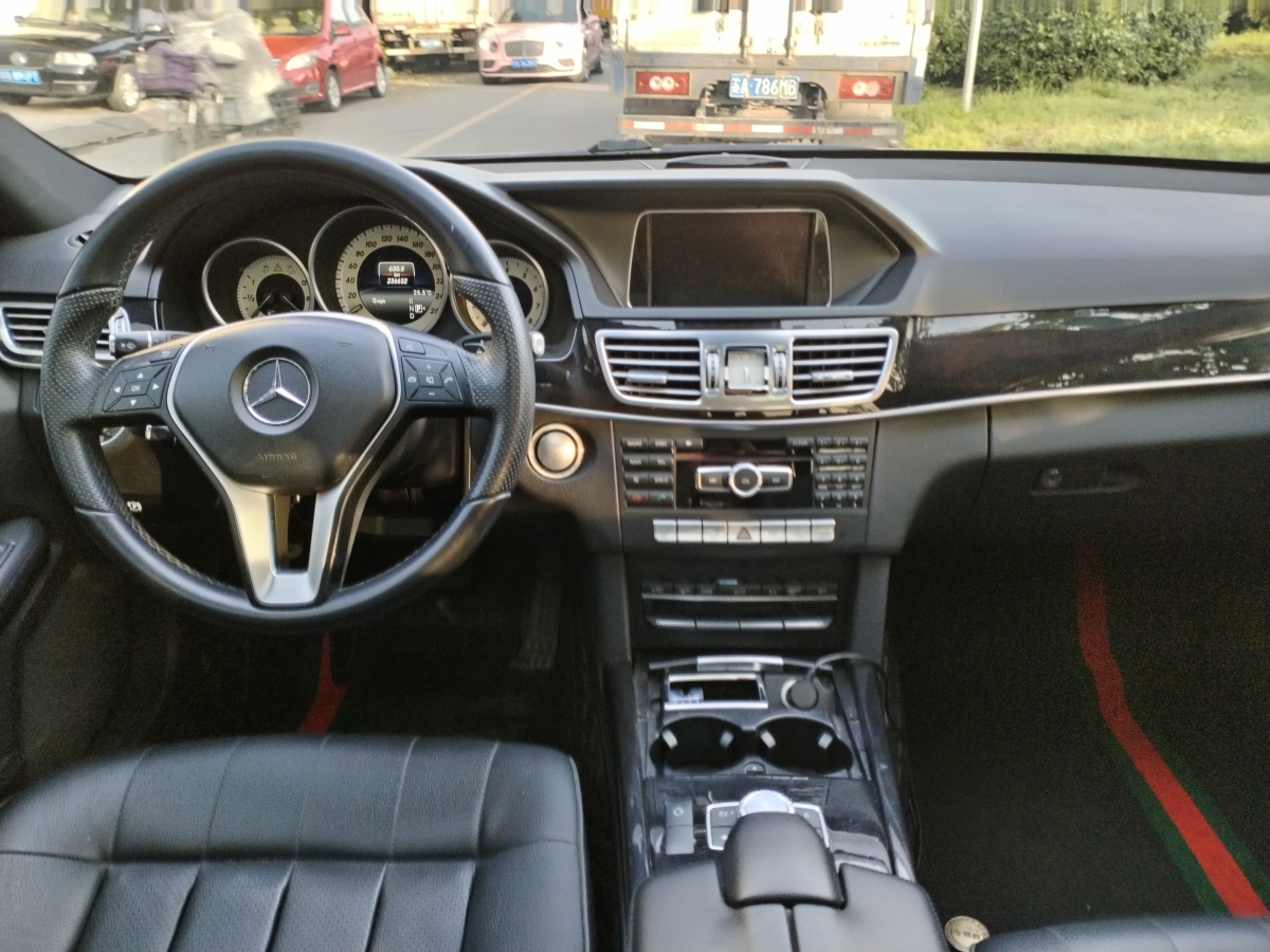 奔驰 奔驰E级  2015款 改款 E 260 L 运动时尚型图片