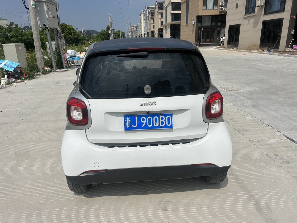 2016年3月smart fortwo  2015款 1.0L 52千瓦硬頂激情版