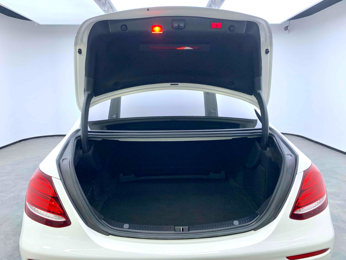 奔驰E级 2018款 E 300 L 运动豪华型图片