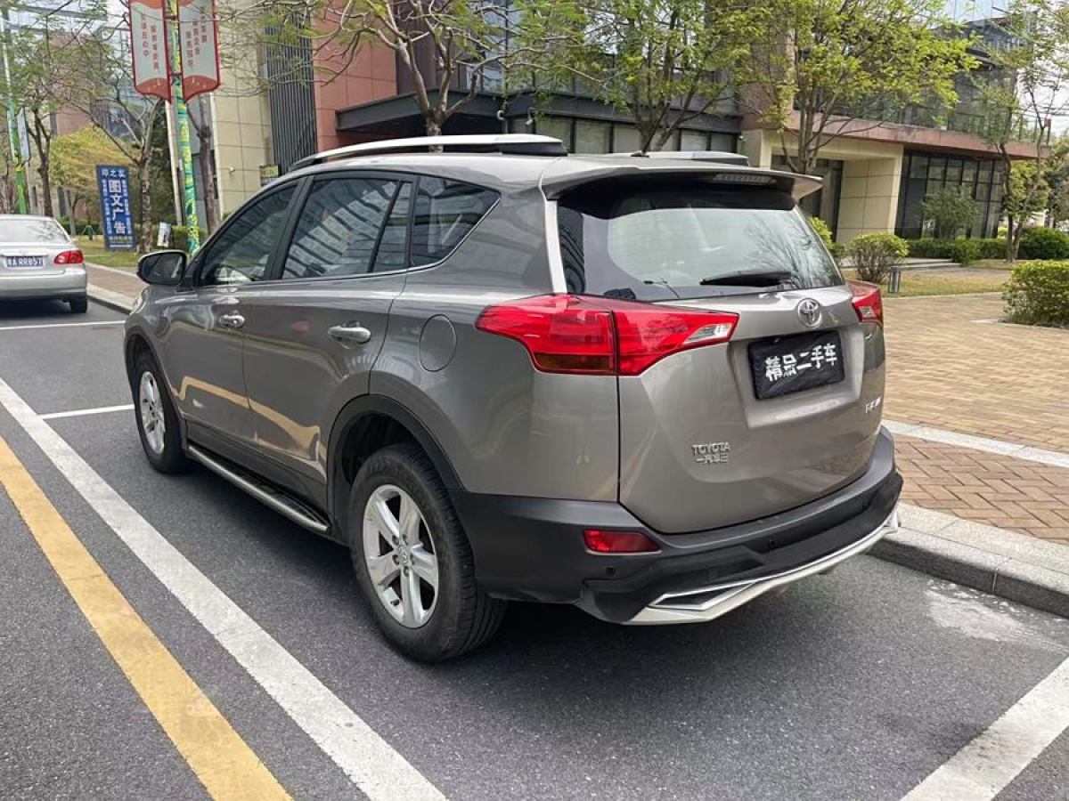 2014年9月豐田 RAV4榮放  2013款 2.0L CVT兩驅(qū)都市版