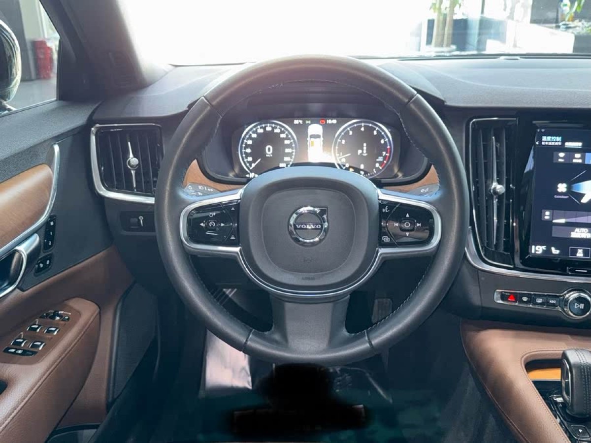 沃爾沃 S90  2021款 B5 智逸豪華版圖片