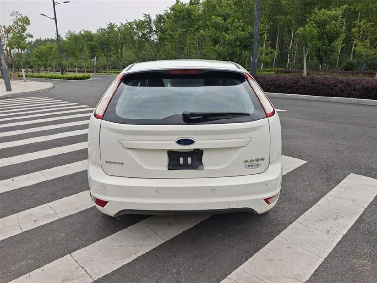 福特 ?？怂? 2013款 兩廂經(jīng)典 1.8L 手動基本型圖片
