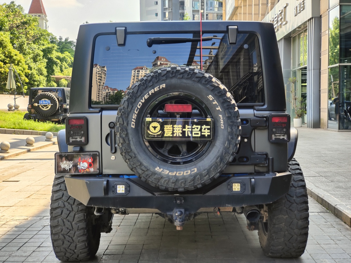 Jeep 牧马人  2014款 2.8TD Sahara 四门版图片