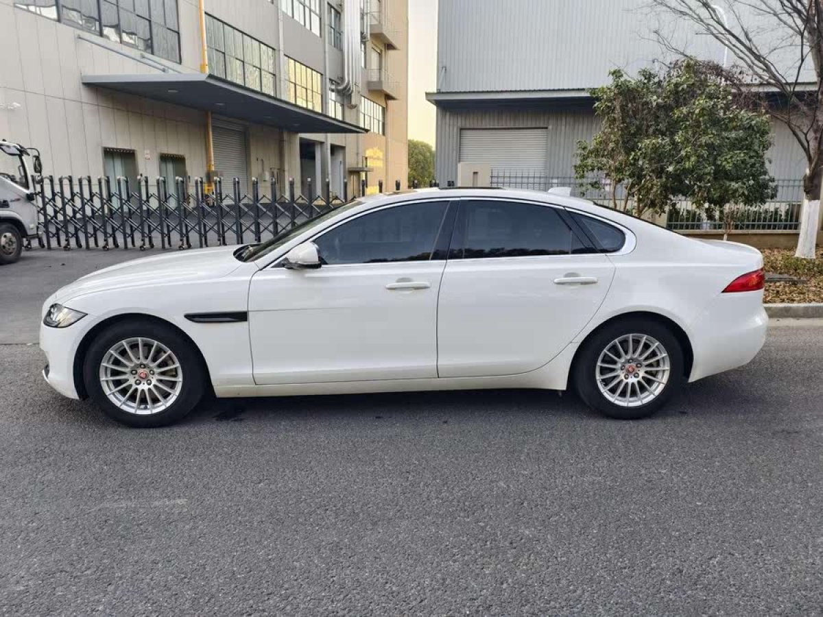 捷豹 XF  2016款 XF 2.0T 兩驅(qū)風華版圖片