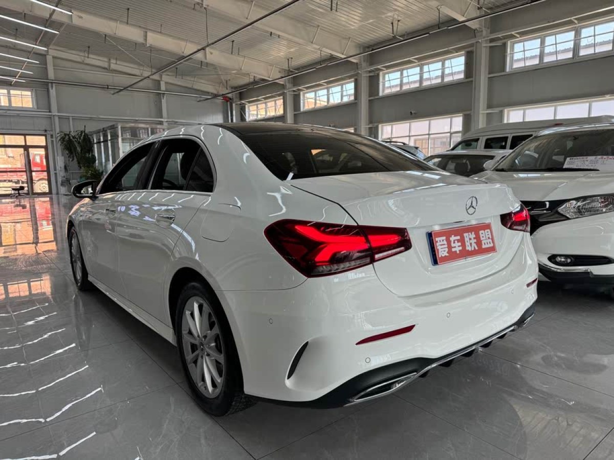奔馳 奔馳A級  2021款 A 200 L 運動轎車時尚型圖片