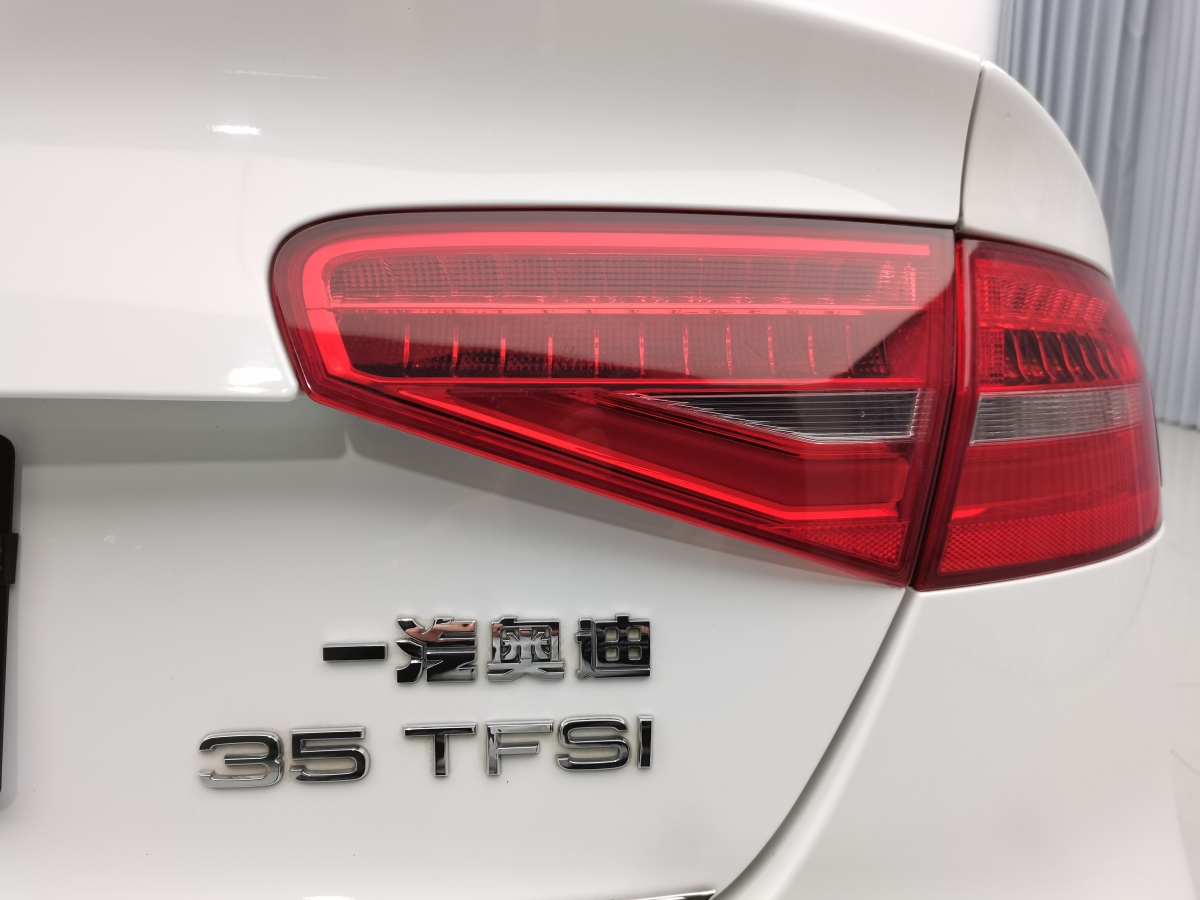 奧迪 奧迪A4L  2015款 35 TFSI 自動標(biāo)準(zhǔn)型圖片