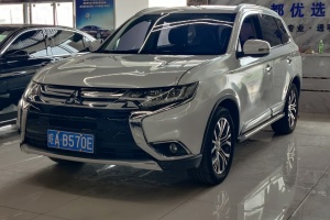 歐藍(lán)德 三菱 2.4L 四驅(qū)精英版 5座
