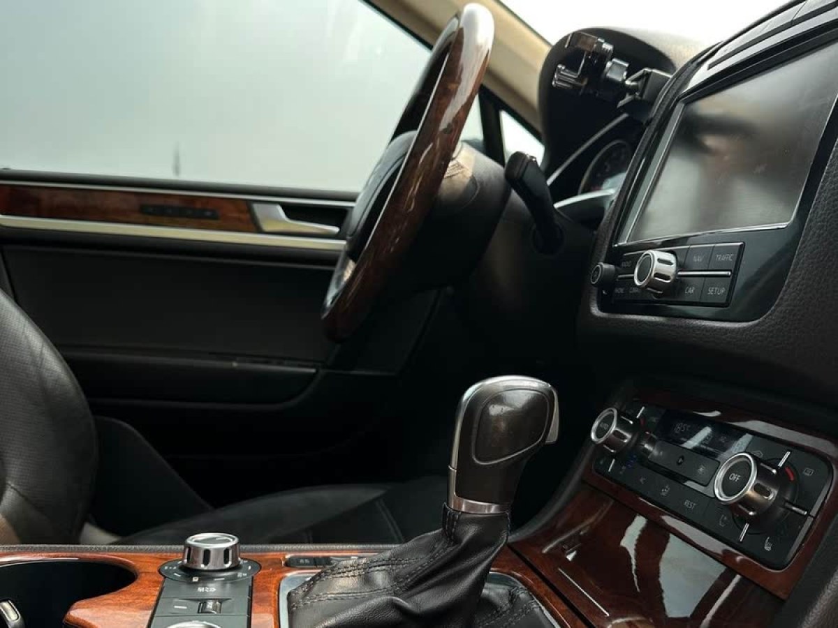 大眾 途銳  2011款 3.0TDI 柴油豪華型圖片