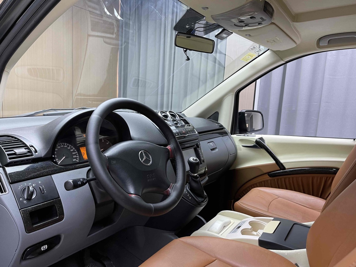 奔驰 威霆  2010款 2.5L 商务版图片
