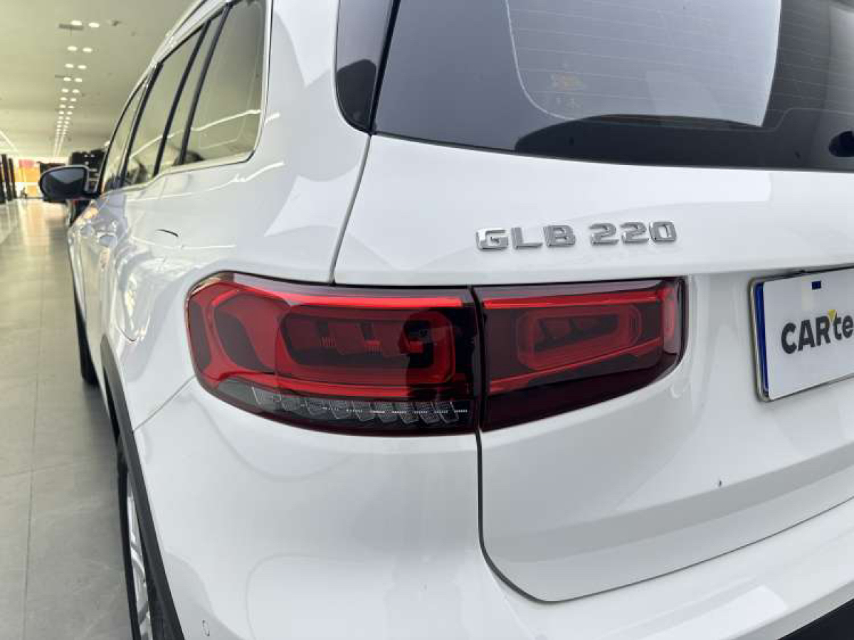 奔馳 奔馳GLB  2023款 GLB 220 動感型圖片