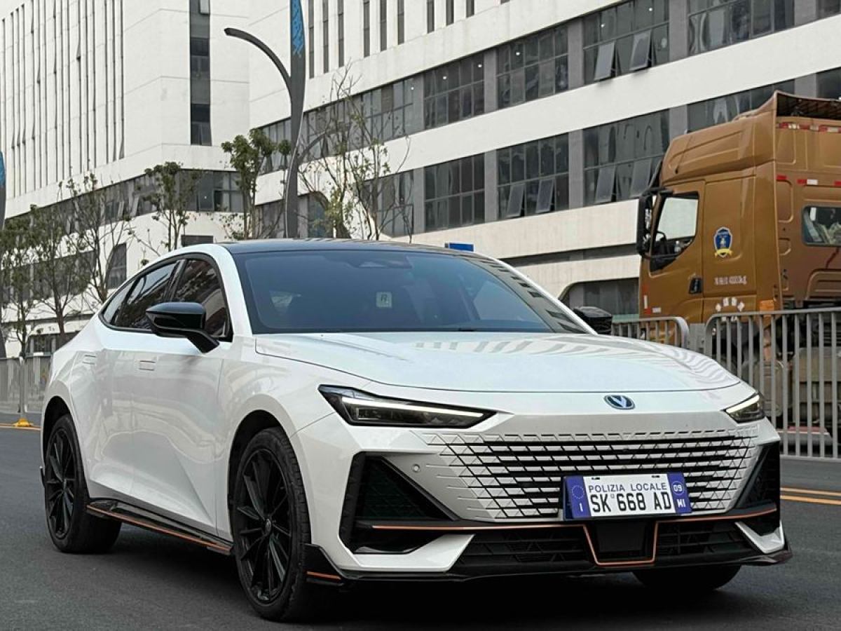 長安 長安UNI-V  2023款 1.5T 運(yùn)動(dòng)版圖片