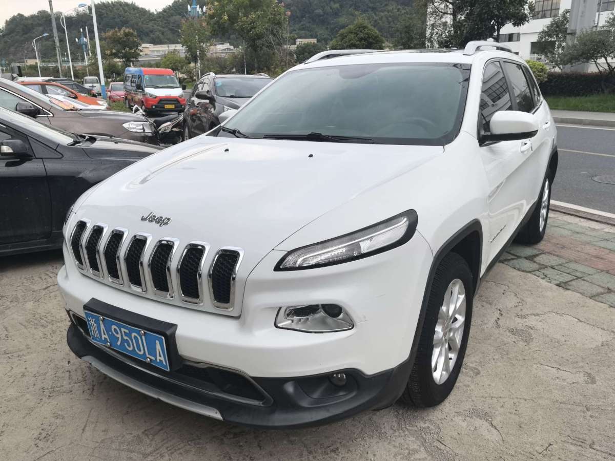 Jeep 自由光  2017款 2.4L 領(lǐng)先智能版圖片