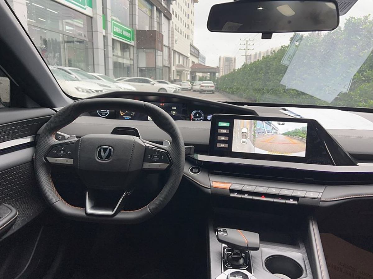 長安 長安UNI-V  2024款 1.5T 尊貴型圖片