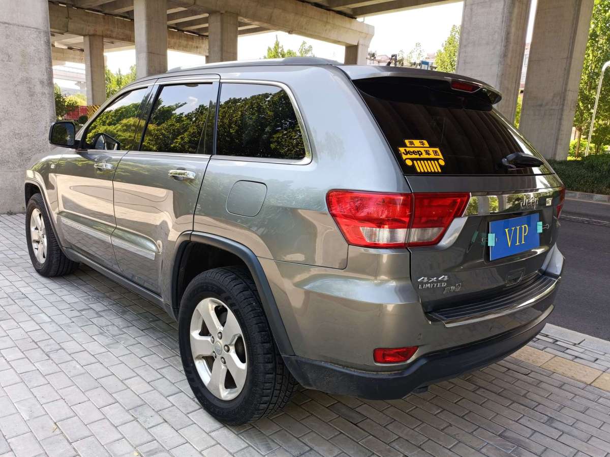 Jeep 大切諾基  2013款 3.6L 舒享導(dǎo)航版圖片