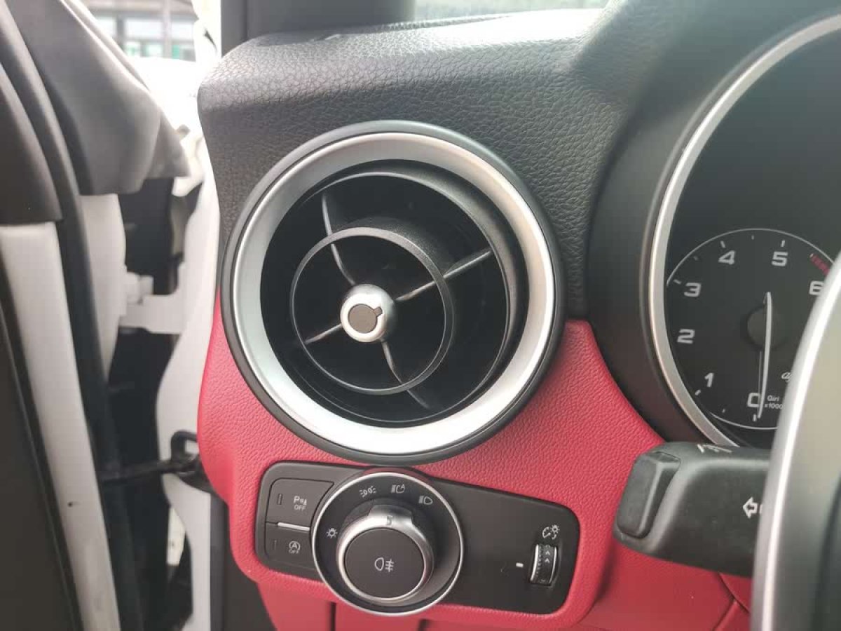 阿爾法·羅密歐 Stelvio  2020款 2.0T 280HP 豪華運(yùn)動(dòng)版圖片