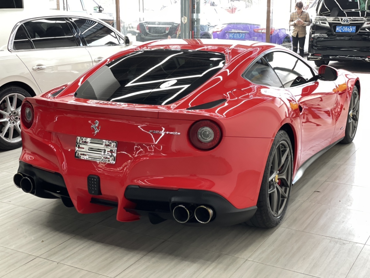 法拉利 f12berlinetta 2013款 6.3l 標準型圖片