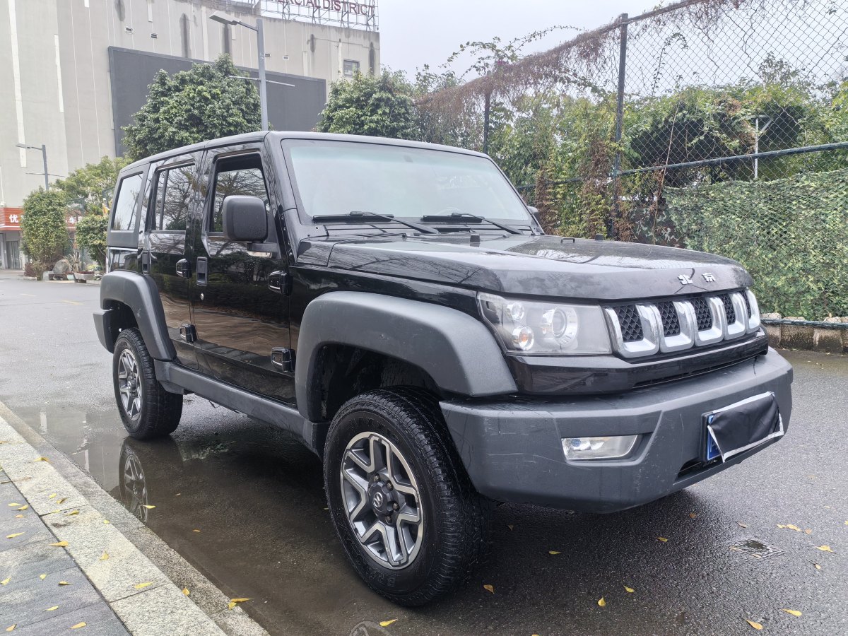 北京 BJ40  2017款 40L 2.3T 自動四驅環(huán)塔冠軍版圖片