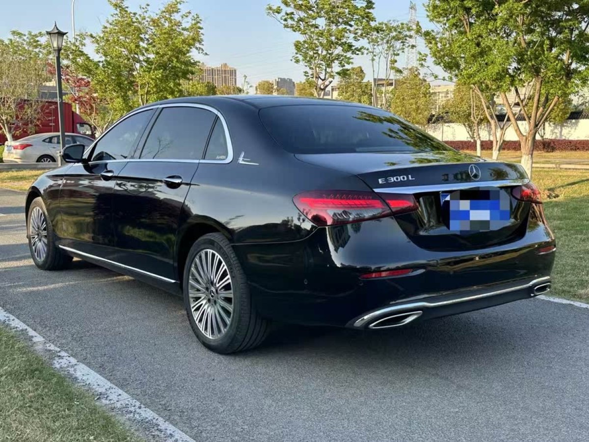 奔馳 奔馳E級  2022款 改款 E 300 L 豪華型圖片