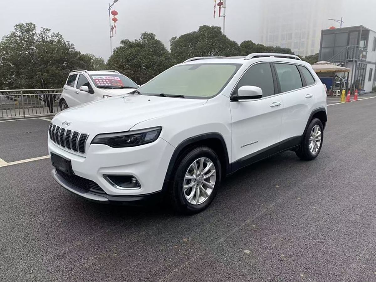 Jeep 自由光  2019款 2.0T 兩驅(qū)智享版 國(guó)VI圖片