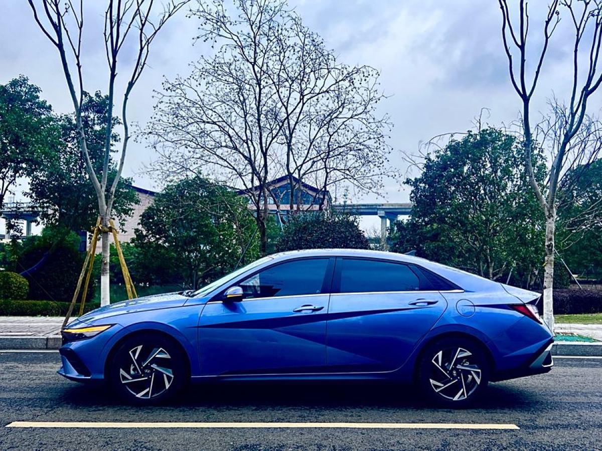 現(xiàn)代 伊蘭特  2023款 1.5L CVT LUX尊貴版圖片