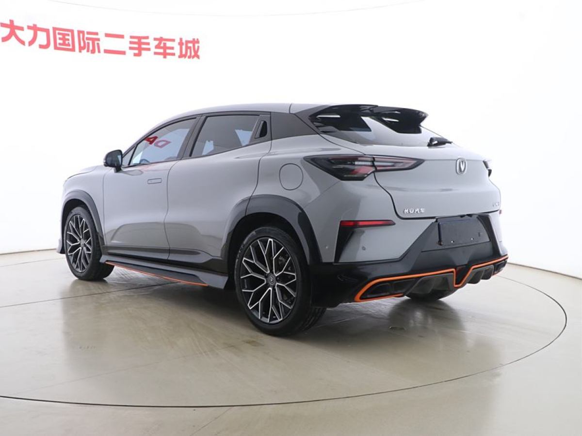 長(zhǎng)安 UNI-T  2022款 1.5T 運(yùn)動(dòng)版 尊貴型圖片