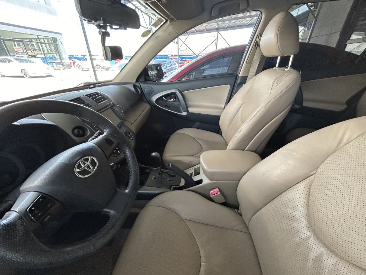 豐田 RAV4榮放  2011款 2.4L 自動四驅(qū)豪華版圖片