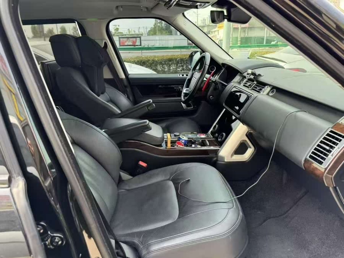 路虎 攬勝  2020款 3.0 L6 傳世加長版圖片